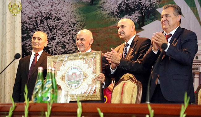 Ghani Discusses Transfer of Prisoner with Tajikistan PM